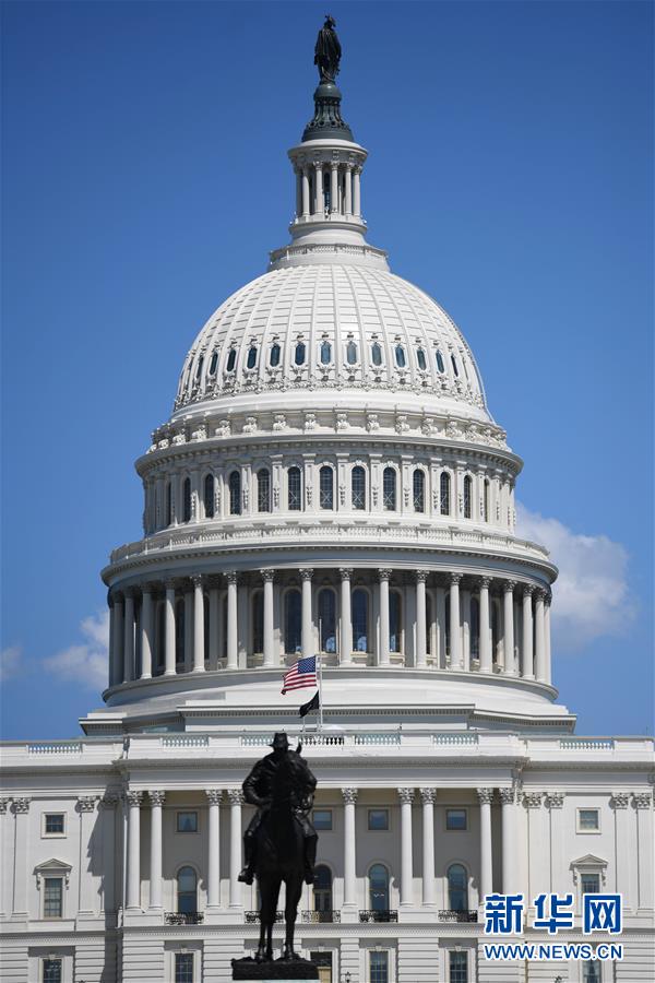 这是5月15日在美国首都华盛顿拍摄的国会大厦.新华社记者 刘杰 摄