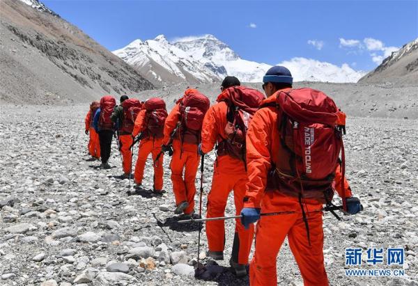 有望22日登顶 测量登山队再次向珠峰发起挑战[组图]