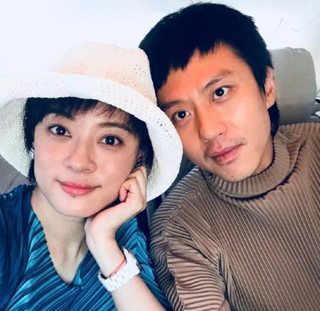邓超庆祝与孙俪结婚9周年 晒一家四口夕阳下剪影
