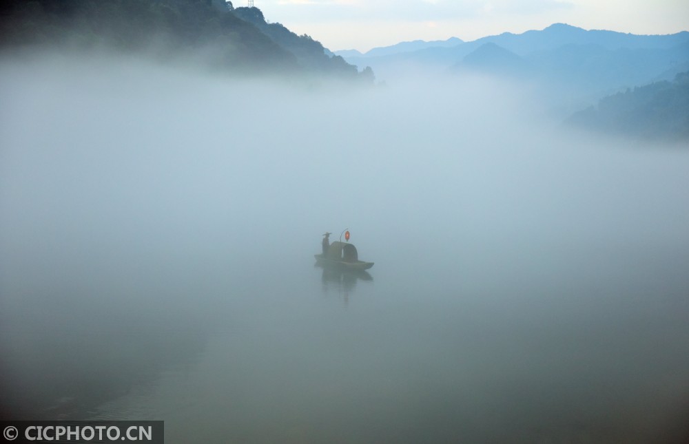 湖南资兴:雾气缭绕若仙境