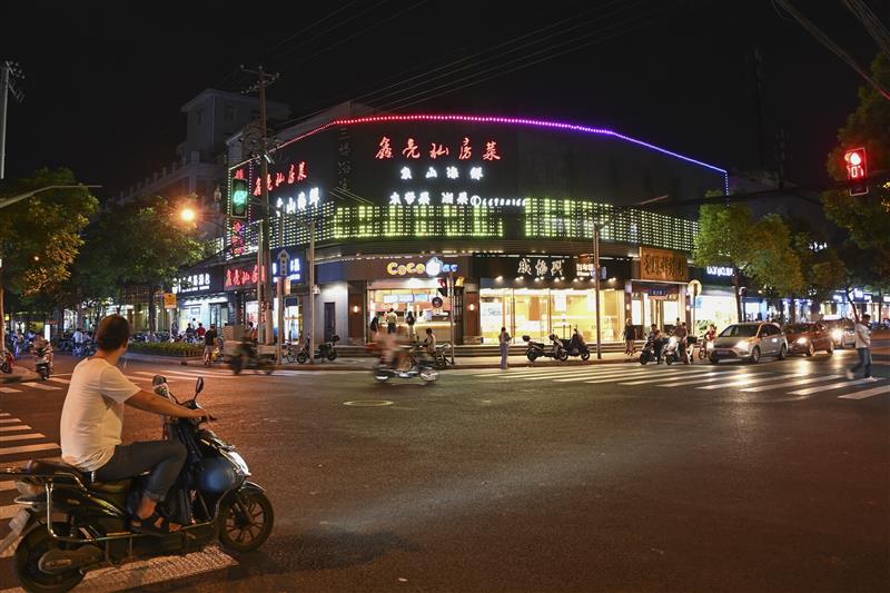 "彭浦第一炸"回来了!沉寂七年的"彭浦夜市"升级重生