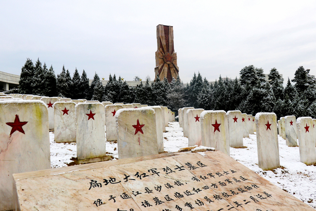 通江迎来一场大雪,川陕革命根据地红军烈士陵园银装