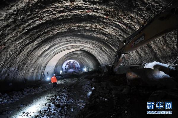 1月21日拍摄的新建福厦铁路新云居山隧道.新华社记者 林善传 摄