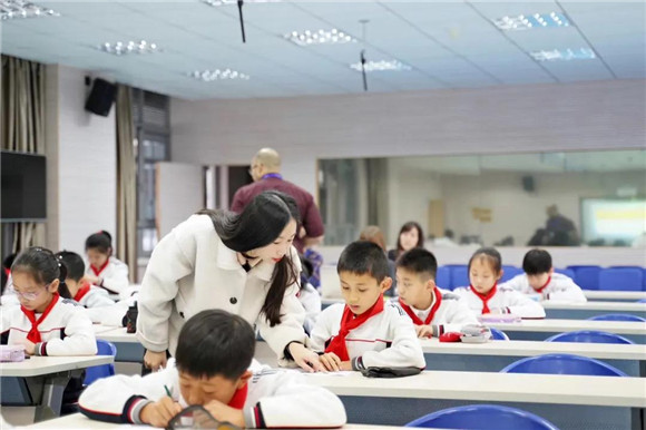 [浦东]上海戏剧学院附属新世界实验小学:做强自己 才能不断成长-又