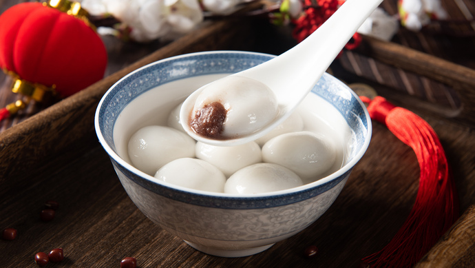 摘要:大年初一吃汤圆,甜甜蜜蜜