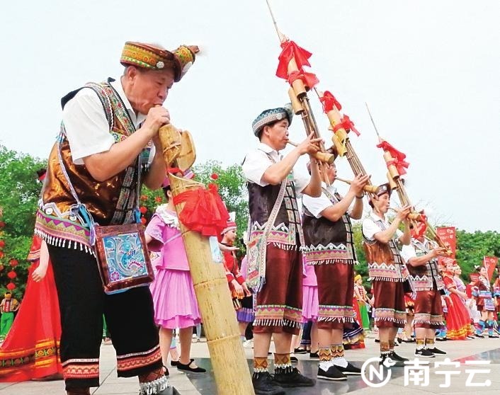 4月14日,2021年"壮族三月三·八桂嘉年华"主会场活动在南宁青秀山风景