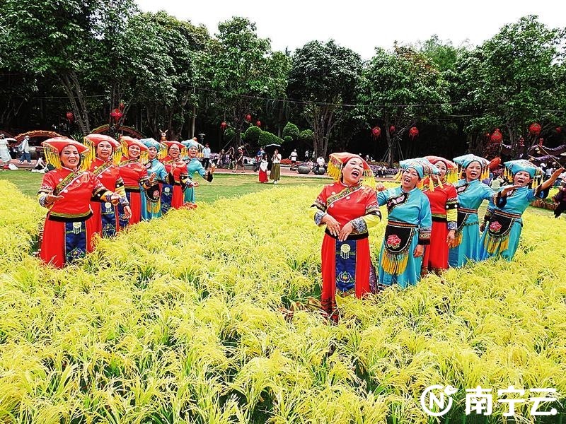 4月14日,2021年"壮族三月三·八桂嘉年华"主会场活动在南宁青秀山风景