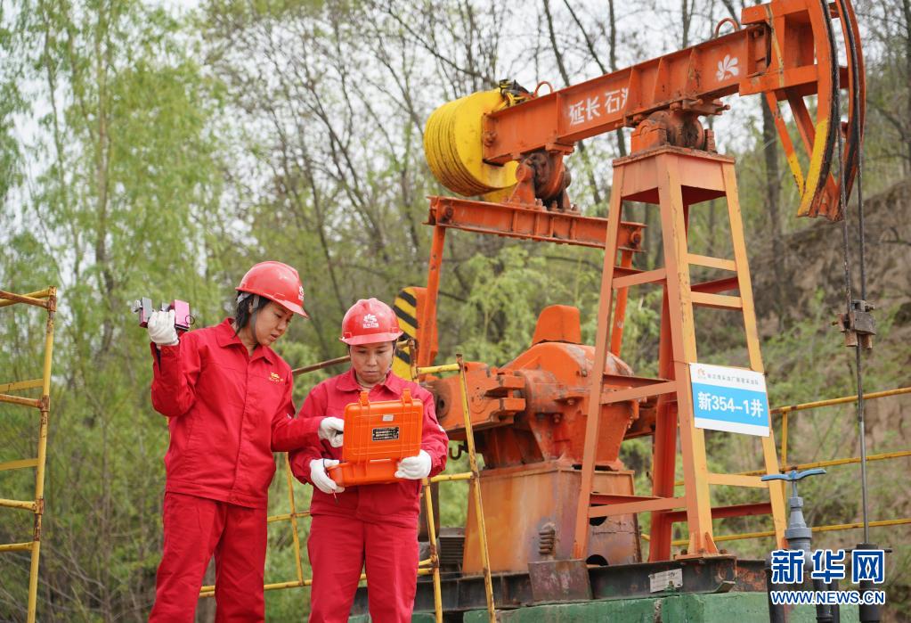 延长石油南泥湾采油厂新窑采油队女子采油站成立于2008年,这支驻扎在