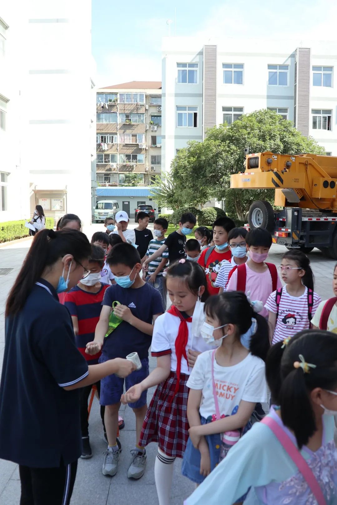 指导站组织走进上中路教育一条街暑期系列实践活动之聋哑青年技术学校