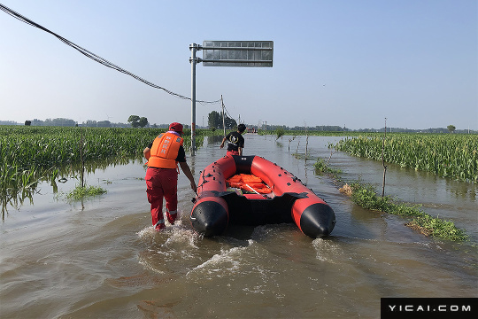 暴雨致河南浚县58.8万人受灾 记者直击泄洪转移现场