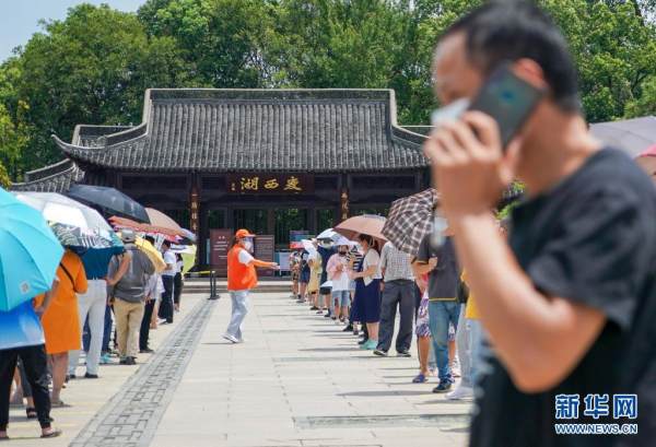 江苏扬州疫情防控一线直击[组图]