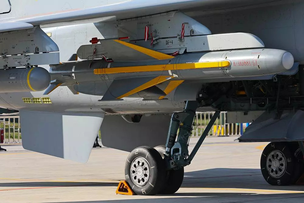 资料图:kd-88空地导弹挂训弹