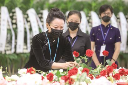 随花飞到天尽头,申城戏迷泪别"林妹妹"