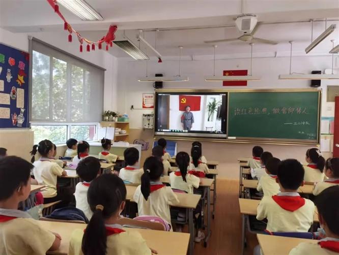 [浦东]澧溪小学:普通话诵百年伟业 规范字写时代新篇