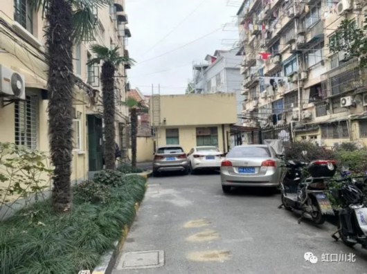 车棚小,非机动车乱停放,无机动车停车位,小区绿化基础弱,路灯少并暗