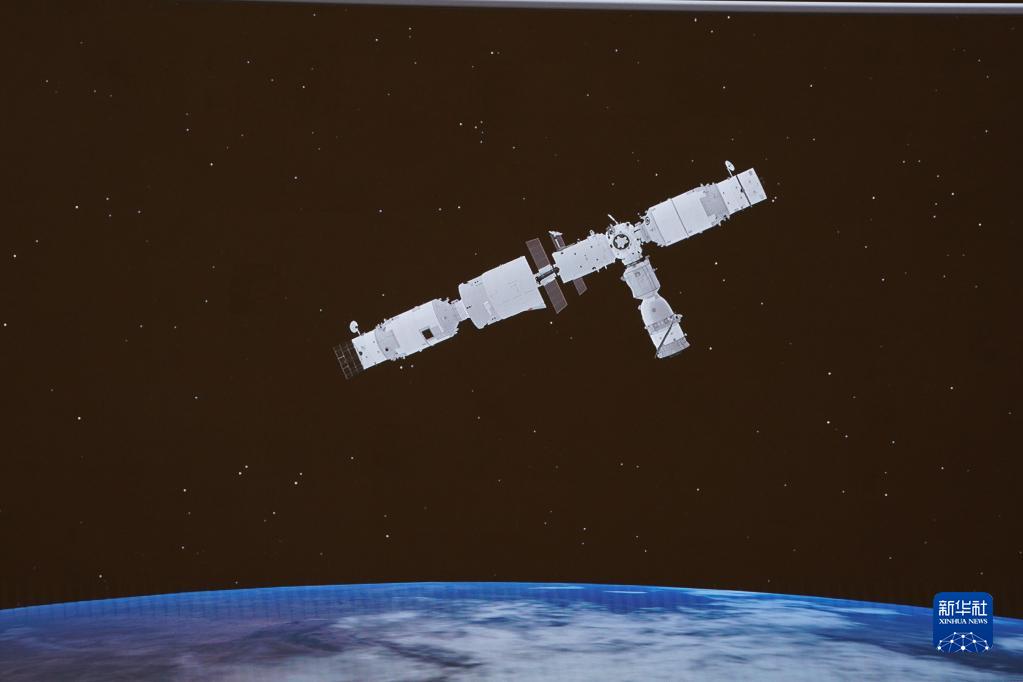 神舟十三号与天和成功对接!"太空三人组"空间站里过