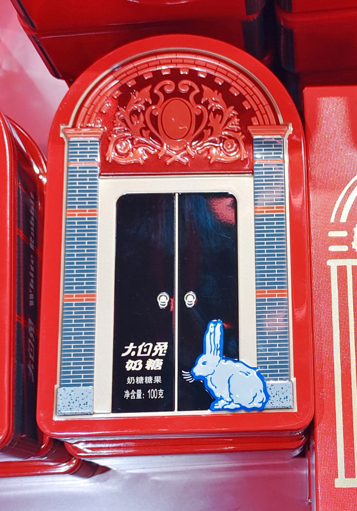 一大文创店出品"红色年货 大白兔奶糖换上石库门包装