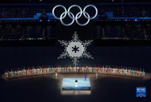 空灵浪漫的冰雪世界我驻外人员华侨华人和留学生热议北京冬奥会开幕式