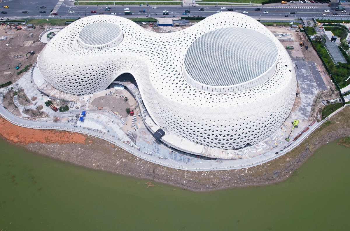 杭州金沙湖大剧院外立面安装完毕 空中俯瞰酷似"宝葫芦"