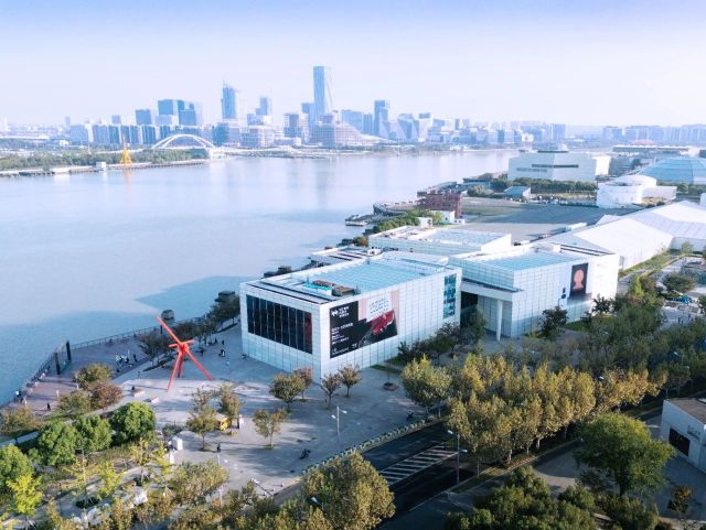 上海西岸集团与法国蓬皮杜中心签署合作续约协议