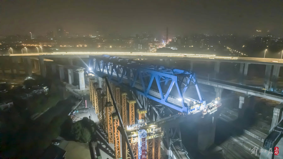 深夜160分钟，逆转20°，沪苏湖铁路松江特大桥128米钢桁梁成功转体