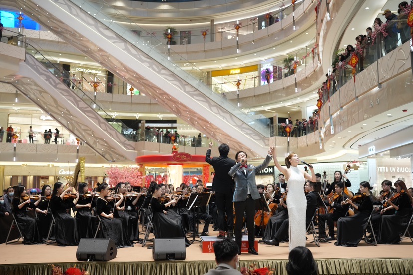 海派迎新｜古典音乐走进商场上海交响乐团携手知名歌唱家，为申城游客带来别样