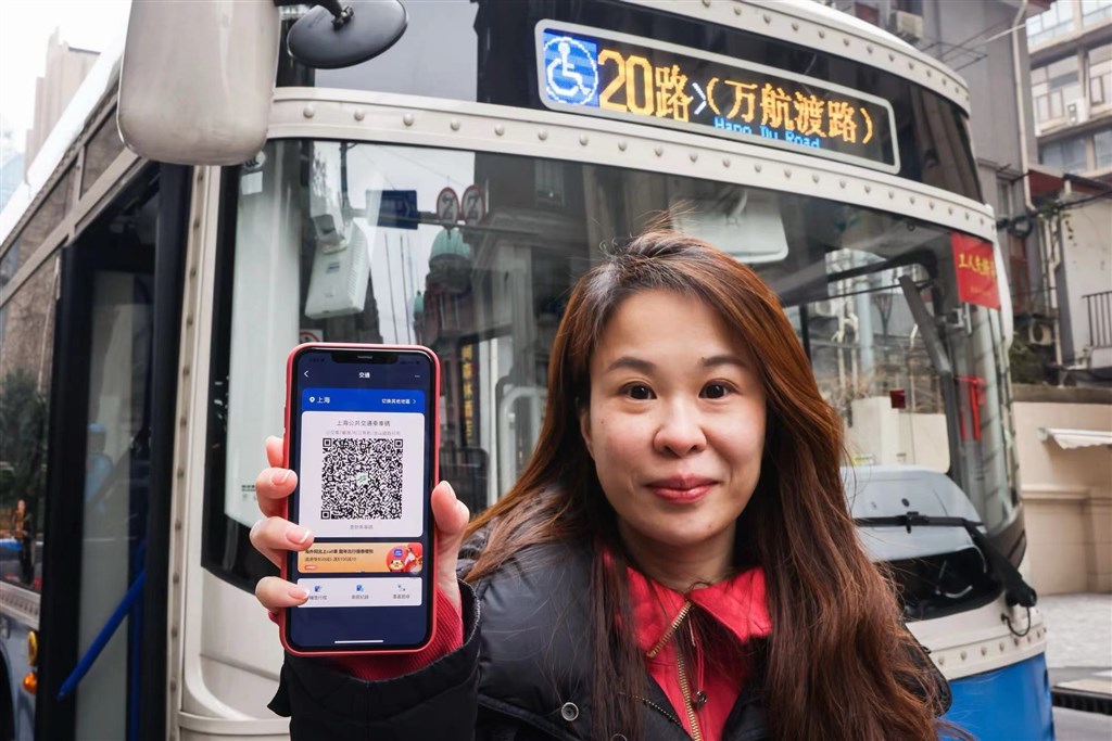 上海公交码首次接入境外钱包！从即日起，香港游客来沪可扫码乘公交、坐船