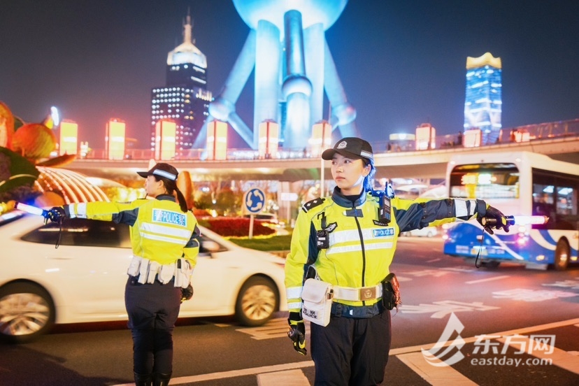平均年龄不到29岁这支上海唯一的全女子交警中队如何管好小陆家嘴？