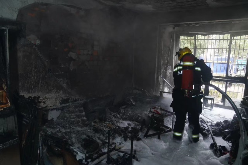 未燃尽的锡箔灰烧了整个家，上海消防发布清明节安全提示