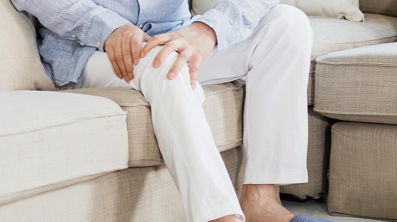 老人怪病三十多年夜间腿部极度不适，原是惯会伪装的不安腿综合征