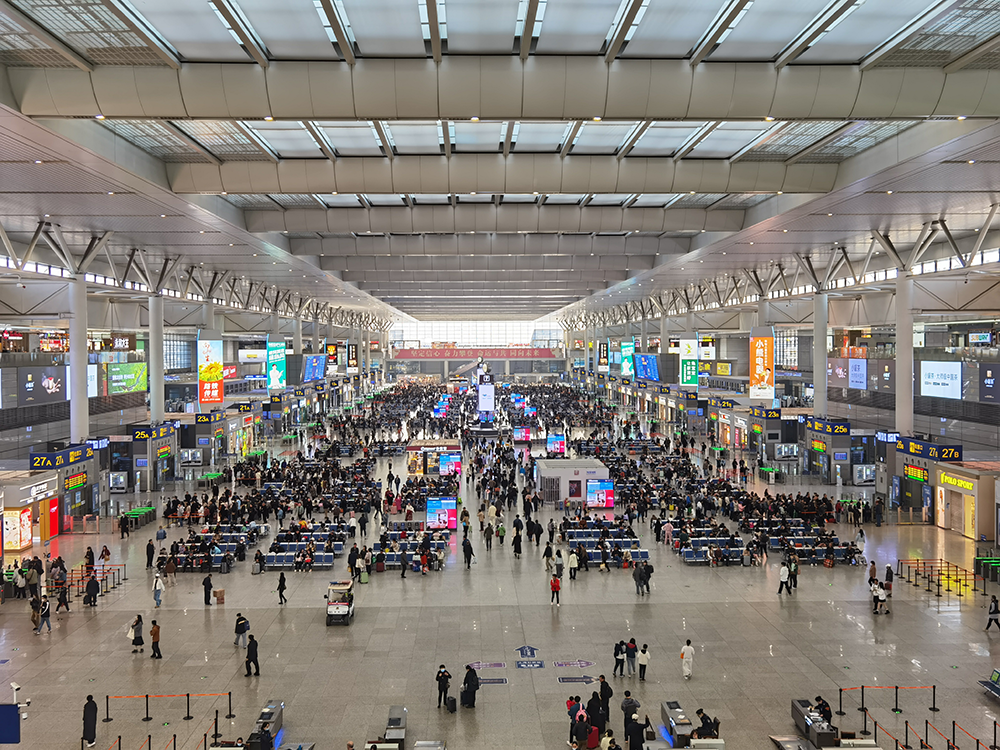 铁路上海站迎返程客流高峰，今日预计到达旅客超59万人次