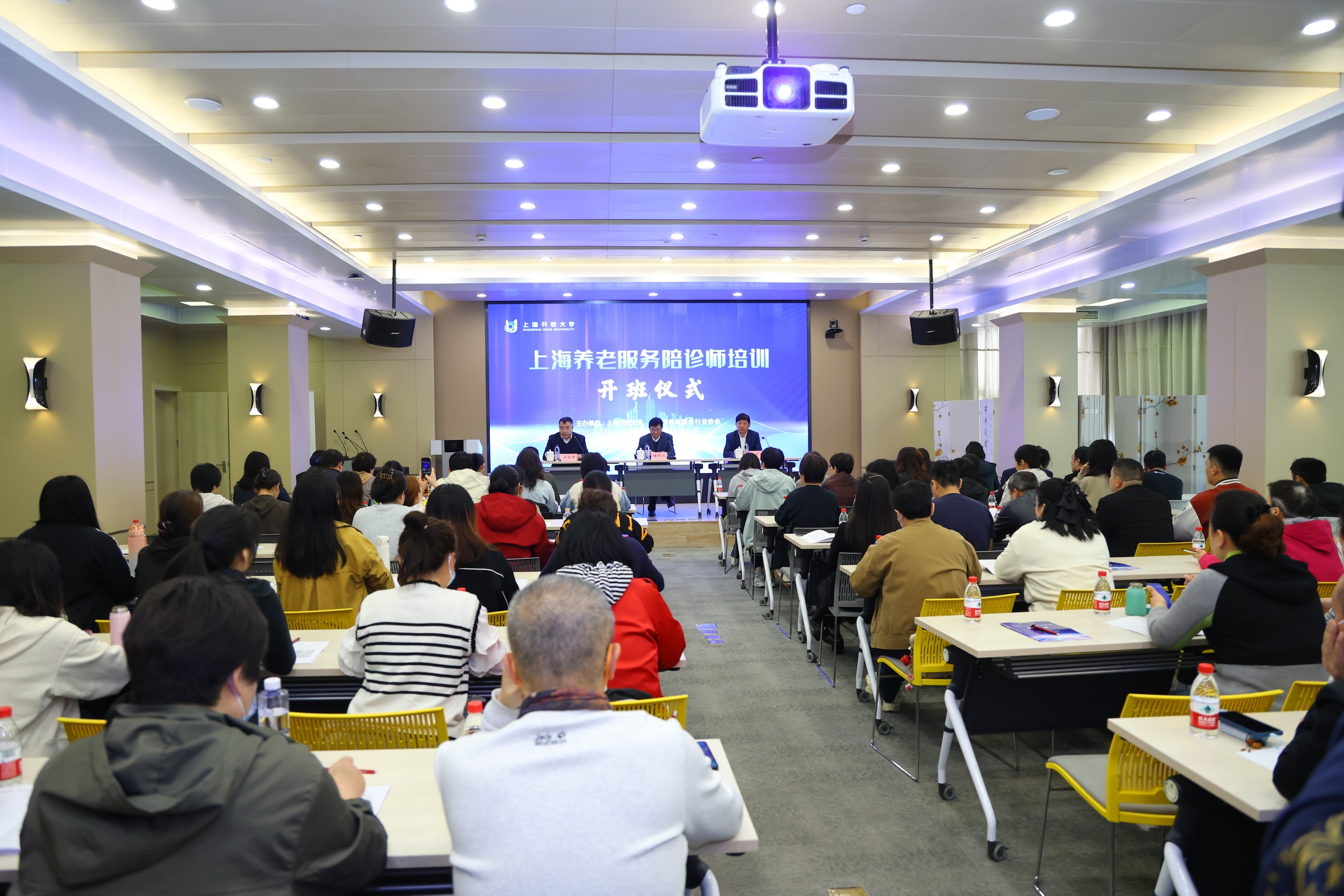 市场缺口达12万人，上海养老服务陪诊师培训今年6月拟向社会开放