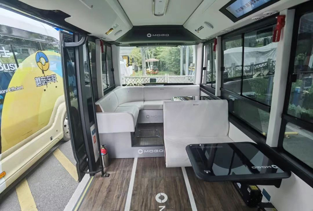 上海嘉北郊野公园试运营无人驾驶观光巴士，游客可预约体验