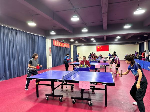 上海市友好十区机关事业单位退休干部乒乓球友谊赛在闵行举办