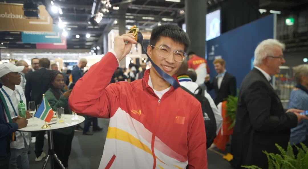 中国式现代化奋进者｜00后木工获世赛金牌，他为何说成才之路可复制