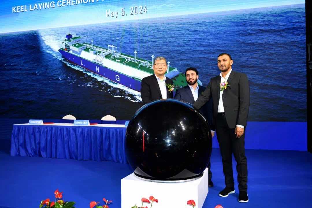 中国首制MK-III大型薄膜式LNG运输船入坞，计划12月交付