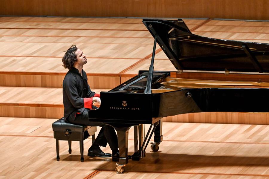 来沪7年，西班牙钢琴家马里奥自称“上海人”，爱跑马拉松，会做油爆河虾