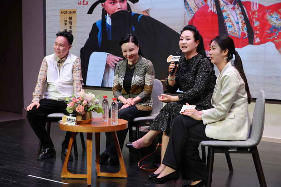 刘桂娟来上海演《锁麟囊》，黑粉、摇头、李世济……她都说了