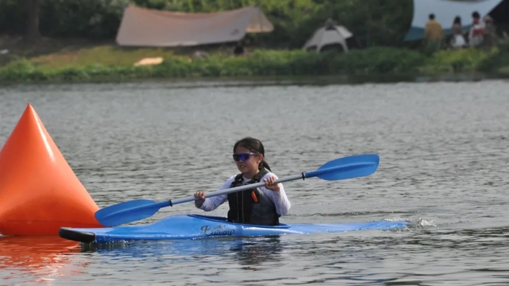 挥“桨”竞速端午假期宝山美兰湖开启运动模式