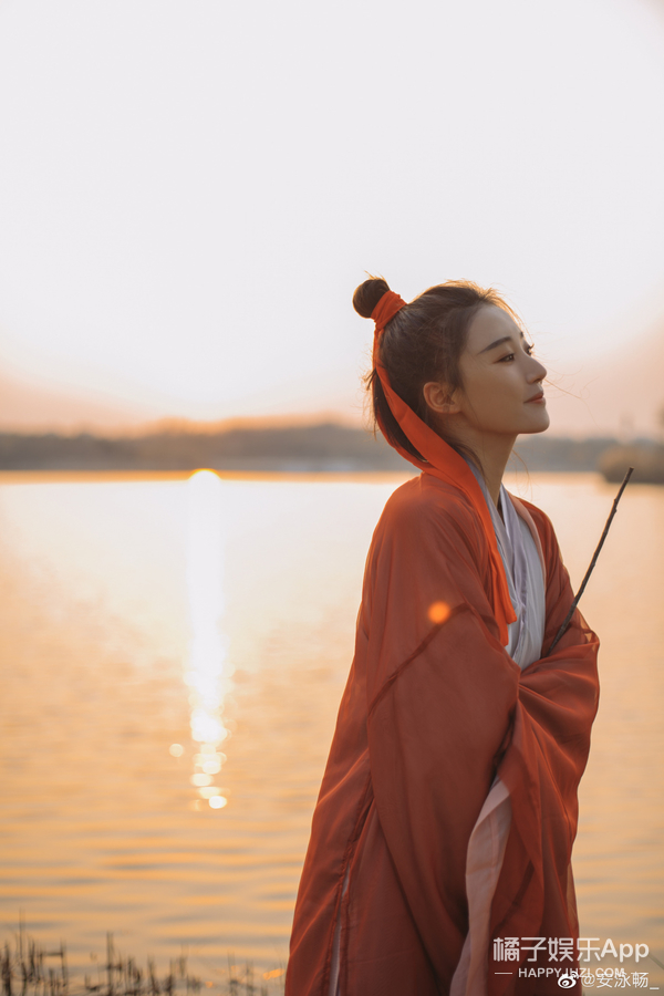 还记得《太子妃升职记》的江映月吗?她现在长这样