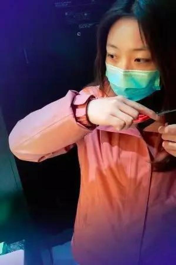 1月31日是赵清雅援汉期间第一天第一组进入监护室的日子,当天她写下