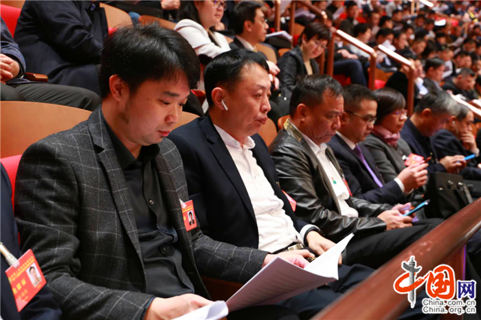 许火龙,男,汉族,1984年11月出生,福建省安溪县人,毕业于福建省警官