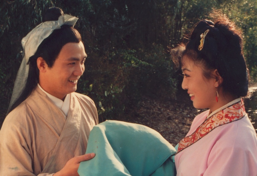 黄梅戏电视剧《天仙配》剧照,韩再芬饰演"七仙女"