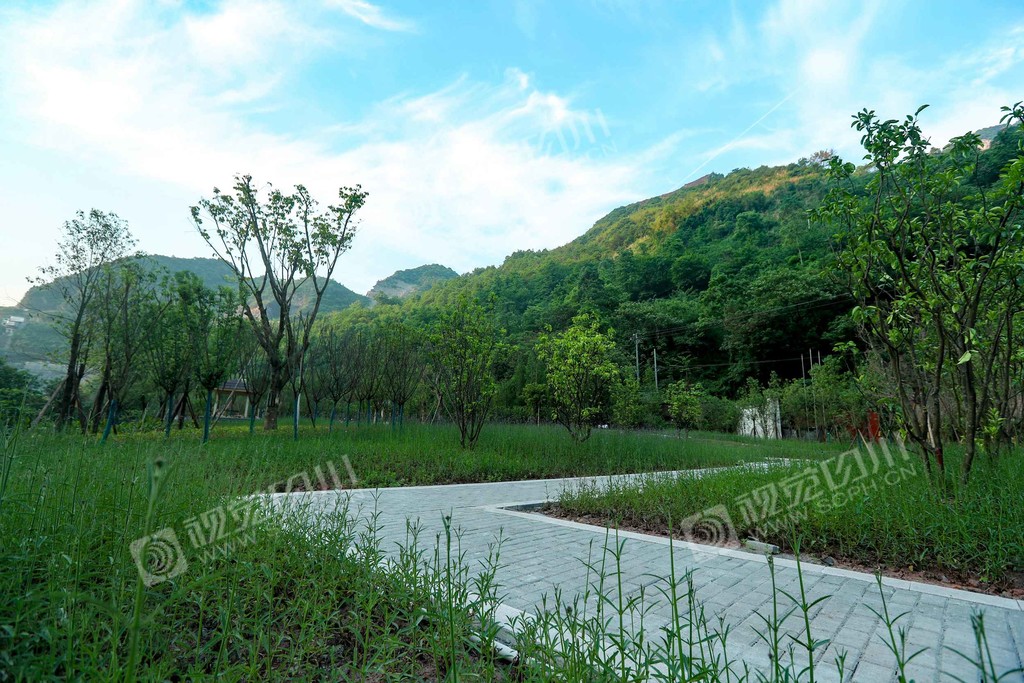 四川省广安华蓥市利用高顶山废弃矿区打造的矿山公园,目前一期地质