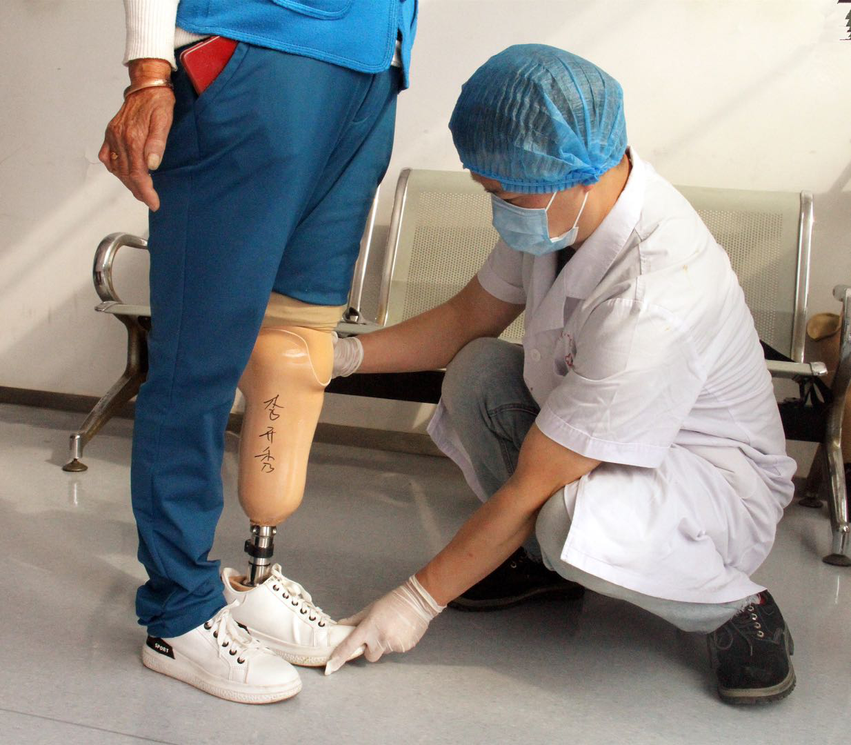 免费为凉山彝族自治州50名贫困肢体残疾人装配假肢