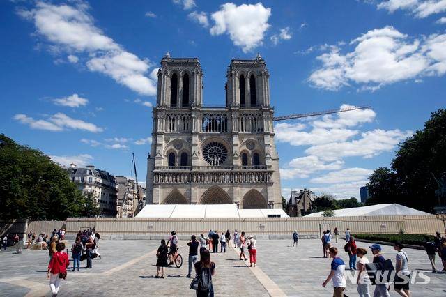 巴黎圣母院广场重新对外开放 有毒铅尘问题依旧严峻