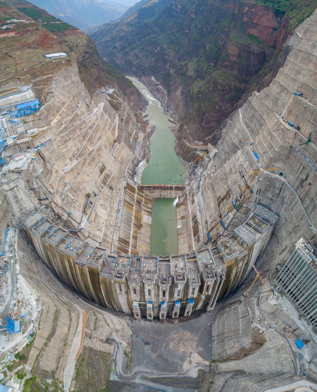 白鹤滩水电站启动基坑进水 已具备挡水度汛条件