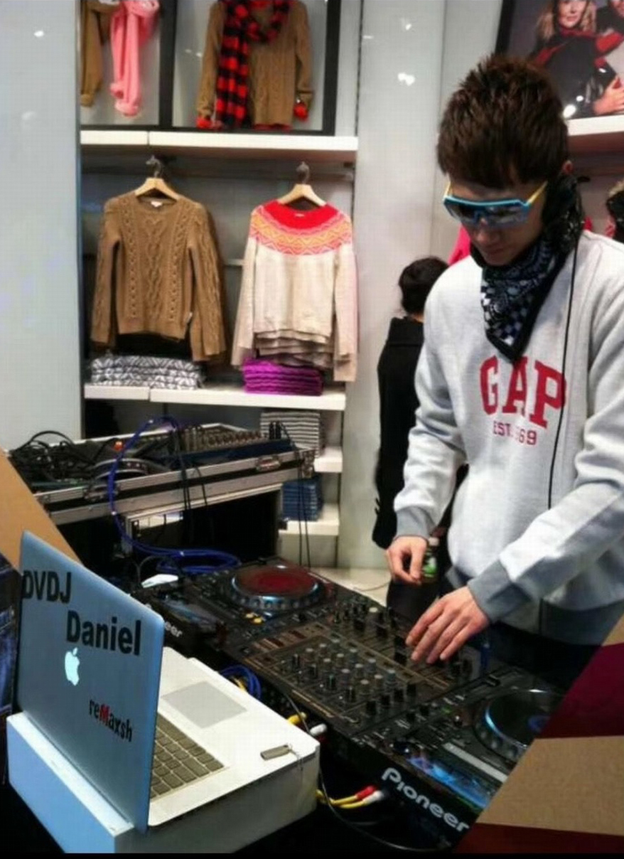 《绅士雅集》杂志曾称其为成都知名DJ。 家属供图