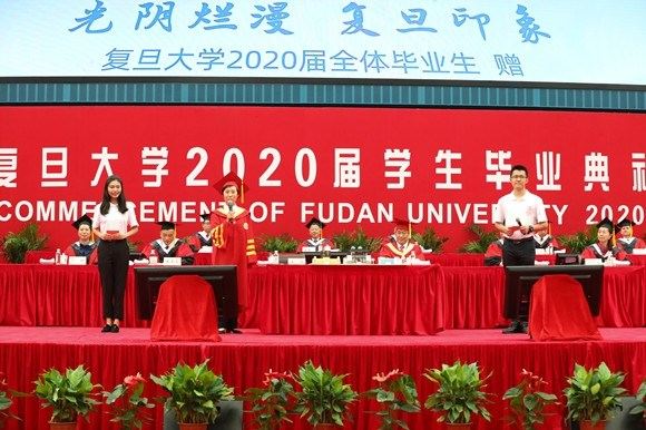 復旦大學舉行2020屆畢業典禮,張文宏作教師代表發言:證