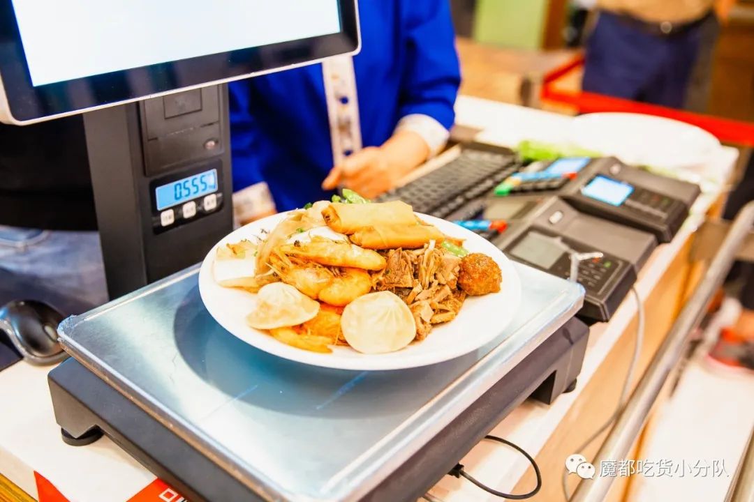 金融人的食堂,吃饭按g计算,荤素同价